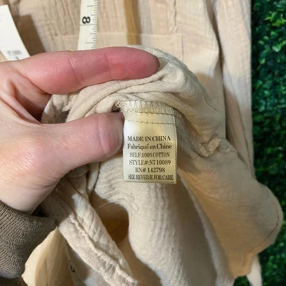 New In | Reagan Button Up Top - Size Medium - Picture 6 of 9